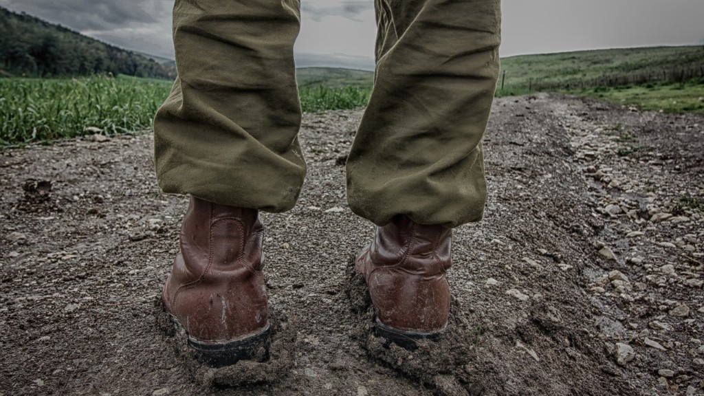 Can you join the canadian army with flat feet?