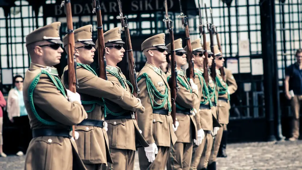 Can you wear glasses in the canadian army?